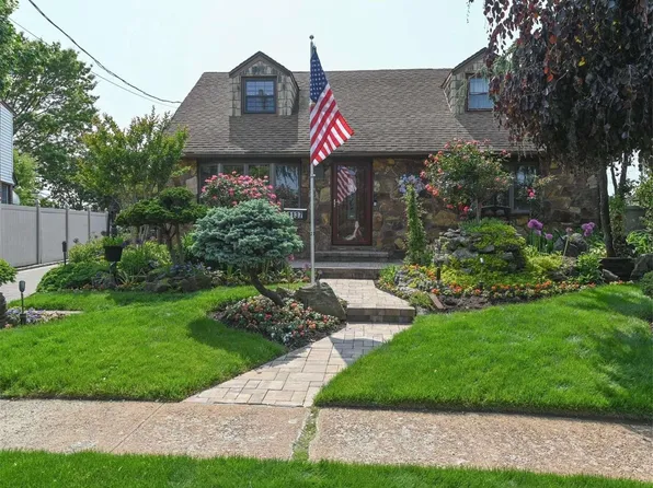 1137 Ferngate Drive, Franklin Square, NY 11010