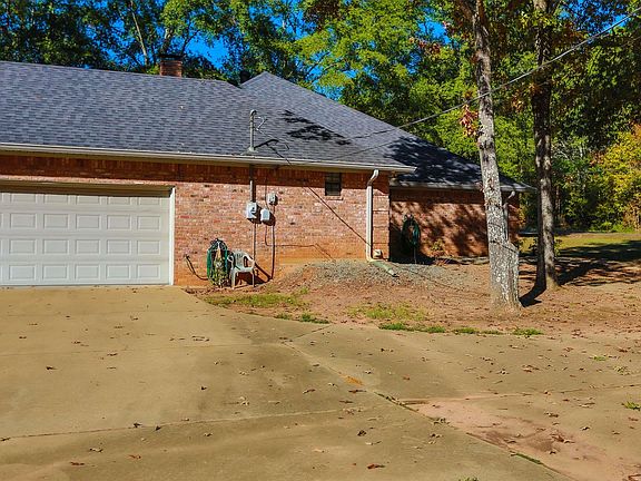 3rd image of 2460 Garden Oaks