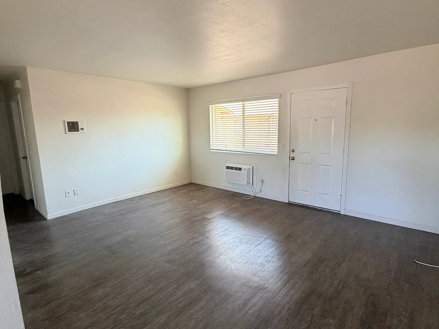 2 bed, 1000 sqft, $2,150 — Photo 2
