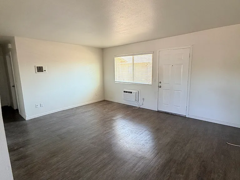 715 B St #12 — Photo 2