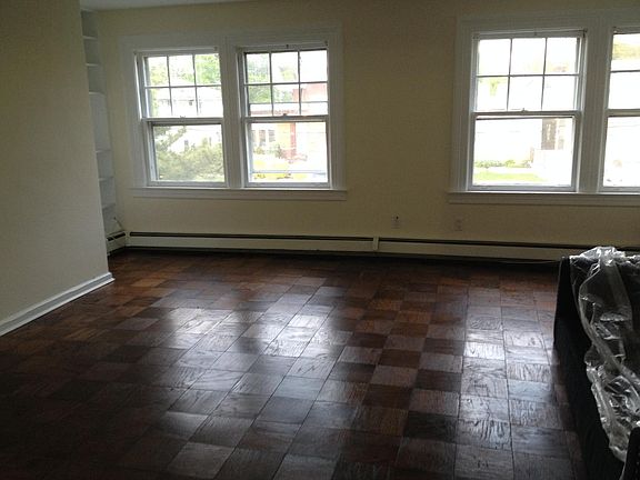 Large Living room Size: 9.75 x 19'