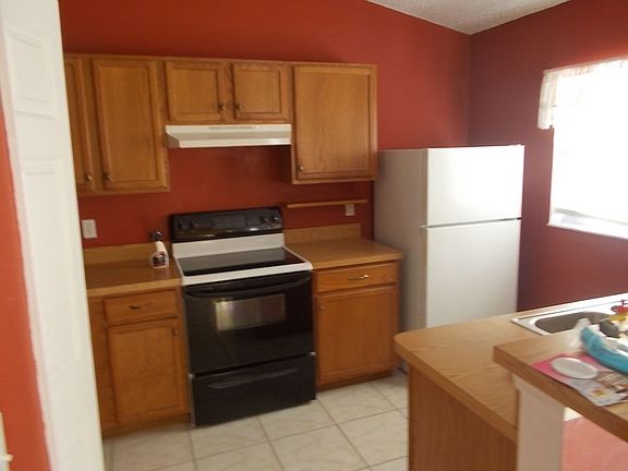 2nd image of 680 Walnut Ave