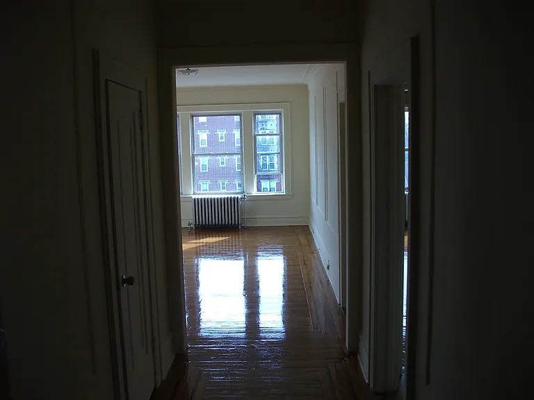 654 Lyons Avenue — Photo 5