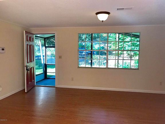2nd image of 323 NE 39th Ave