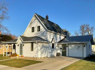 317 5th St SE, Rugby, ND 58368