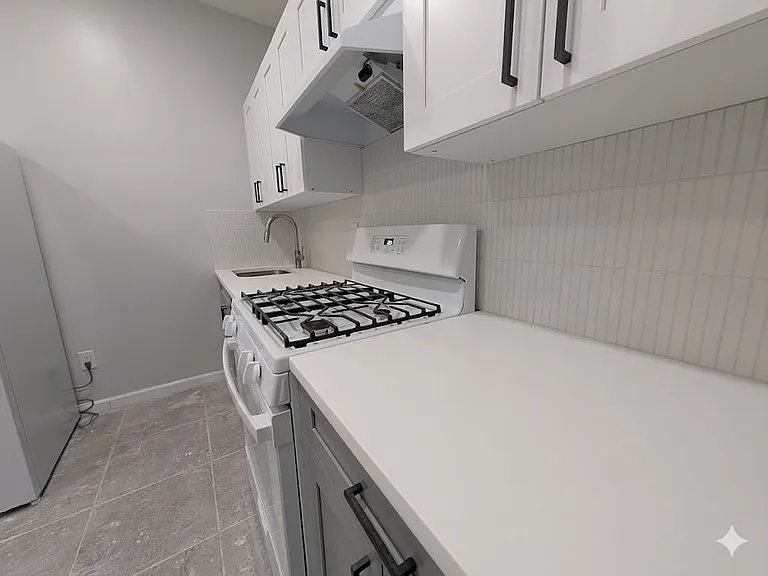 223 Hawthorne Ave #1A — Photo 5