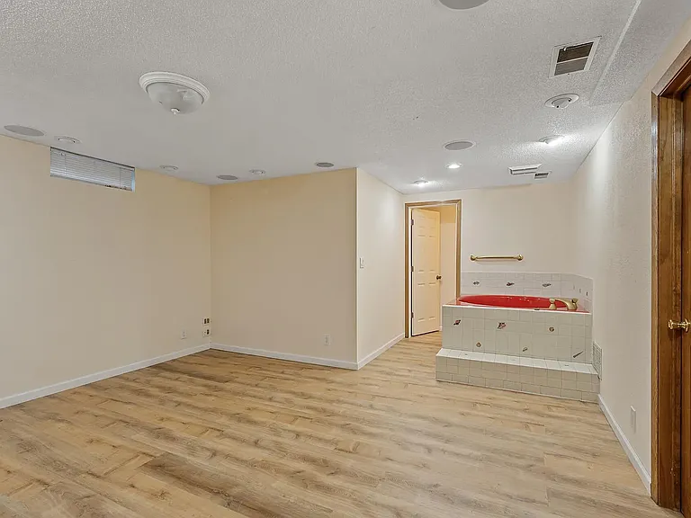 6352 Saint Johns Dr — Photo 16