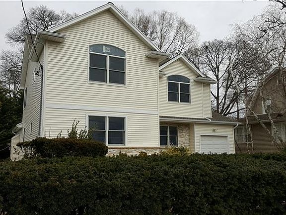 5th image of 105 Raymond St