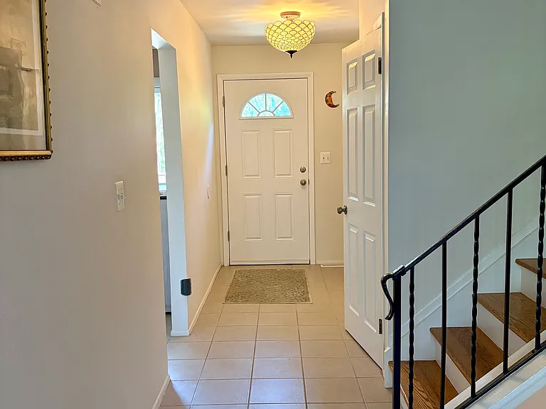 542 Terrace Ln — Photo 2