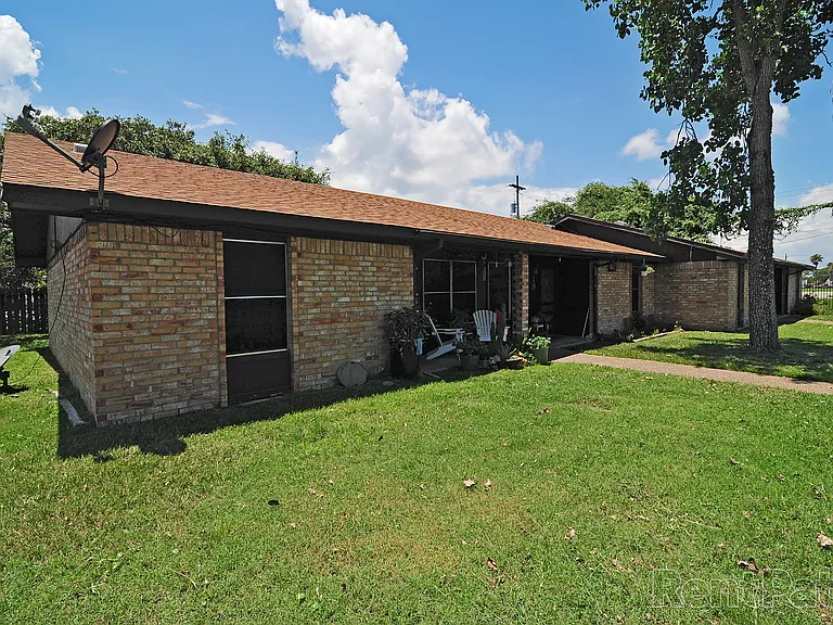 Windwood Apartments — Photo 16