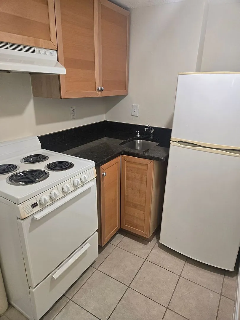 Building Photo - 194 Allston St #4
