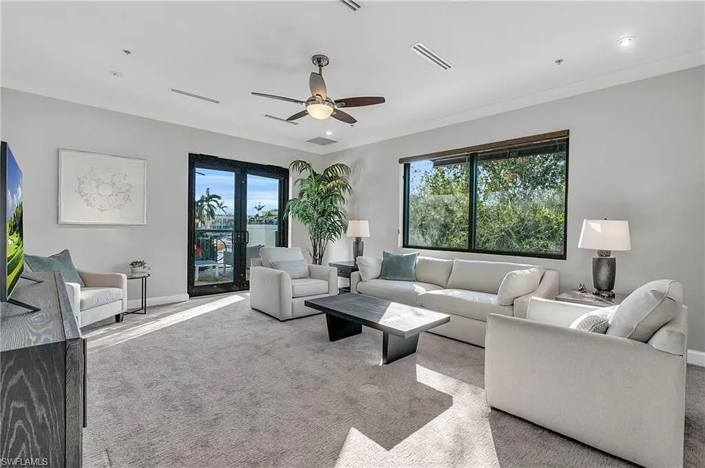 3 bed, 3.5 bath, 4101 sqft, $18,000 — Photo 2