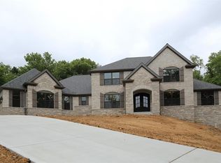 12 Topping Lane Des, Peres, MO 63131