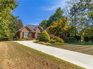 2704 Currieton Ct, Oak Ridge, NC 27310
