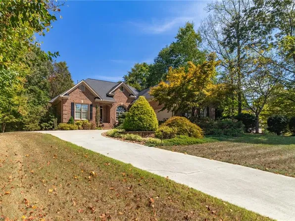 2704 Currieton Ct, Oak Ridge, NC 27310