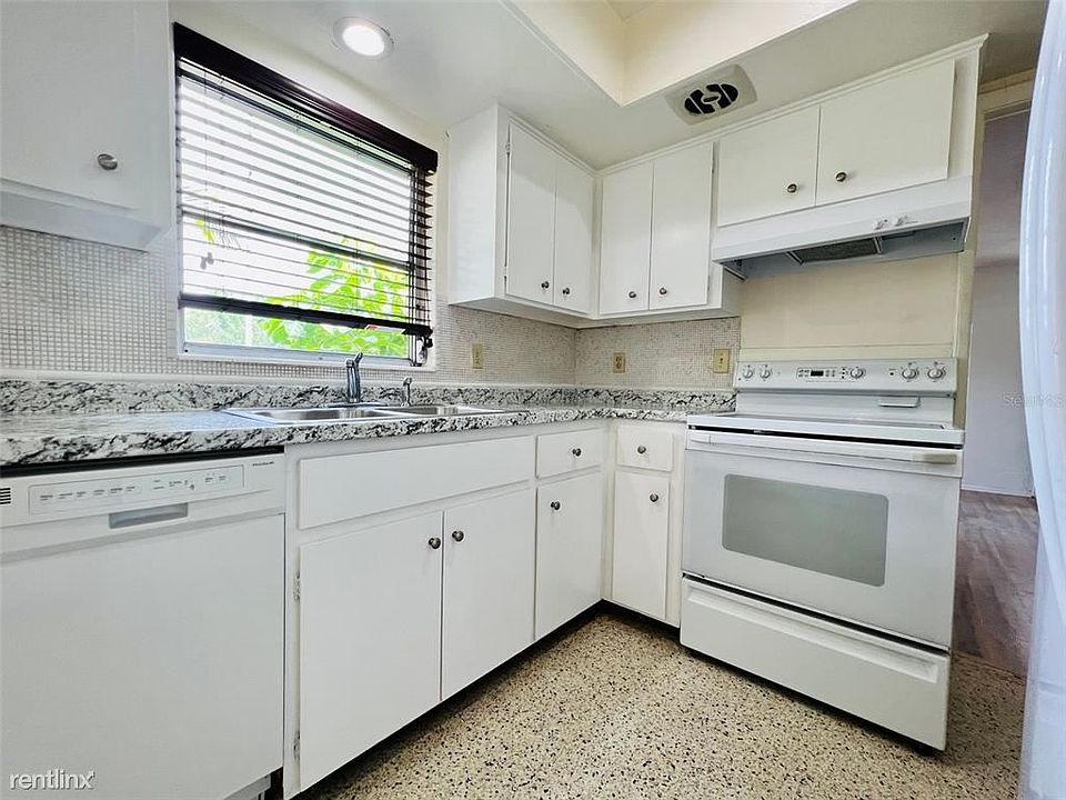 1st image of 6154R 38th Ave N