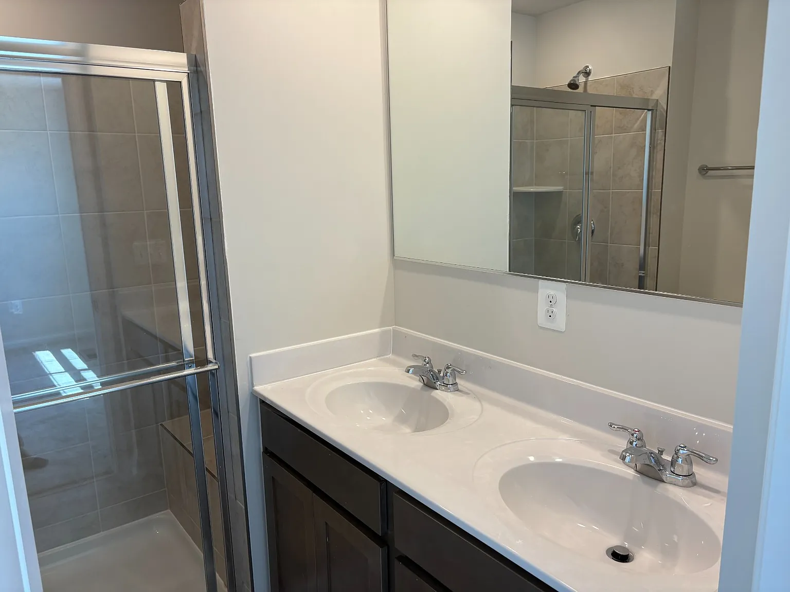 3 bed, 2025 sqft, $2,250 — Photo 2