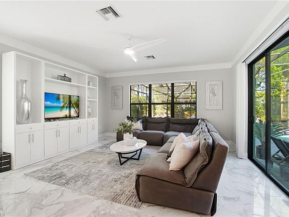 3rd image of 4654 Kensington CIR