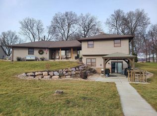 625 Woodbury Dr, Spring Green, WI 53588