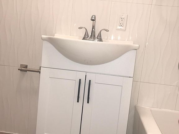 5th image of 2216 S Marvin Ave #2216