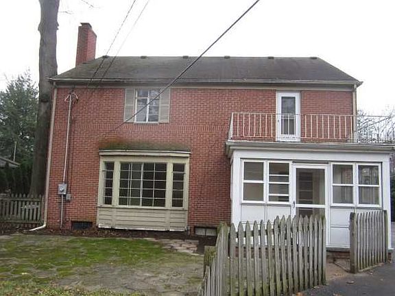 2nd image of 3050 Kenwood Blvd