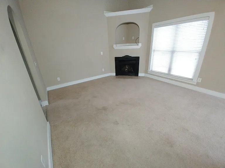 2000 Rossburg Pl — Photo 3
