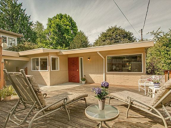 Front entrance area with private front deck