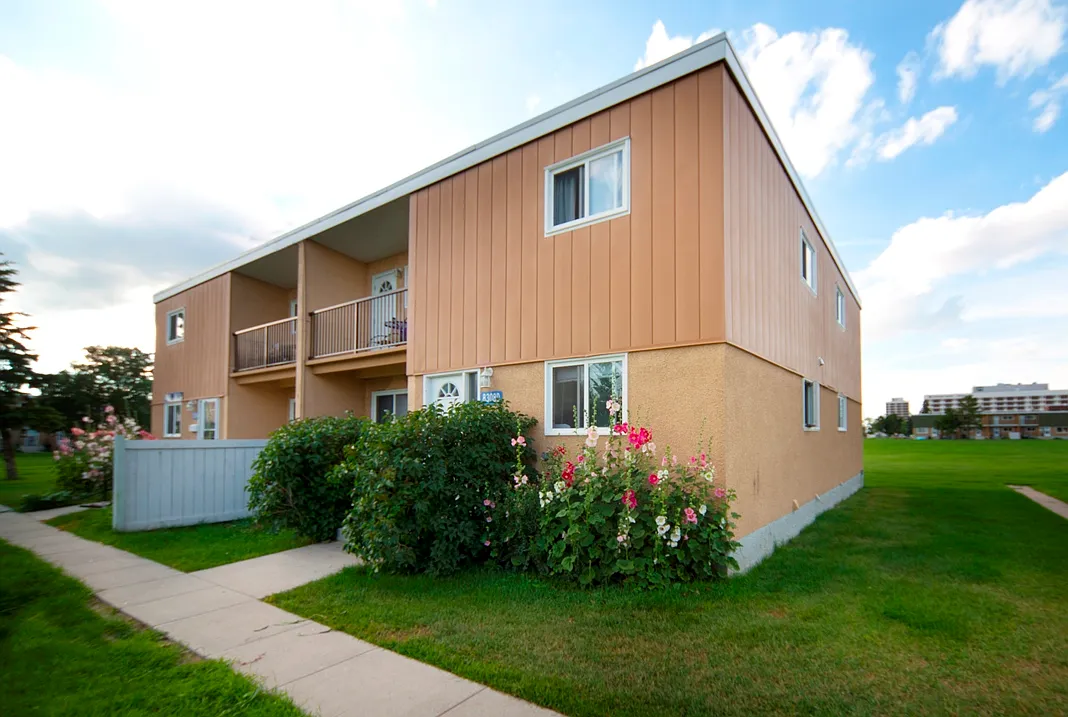Elmwood Townhomes — Photo 4