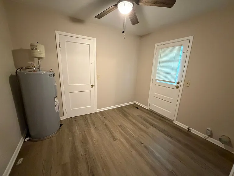 124 Holly St SE — Photo 5
