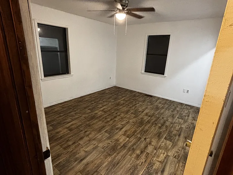 707 Louise St — Photo 10