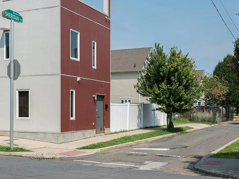 2057 N Franklin St — Photo 41