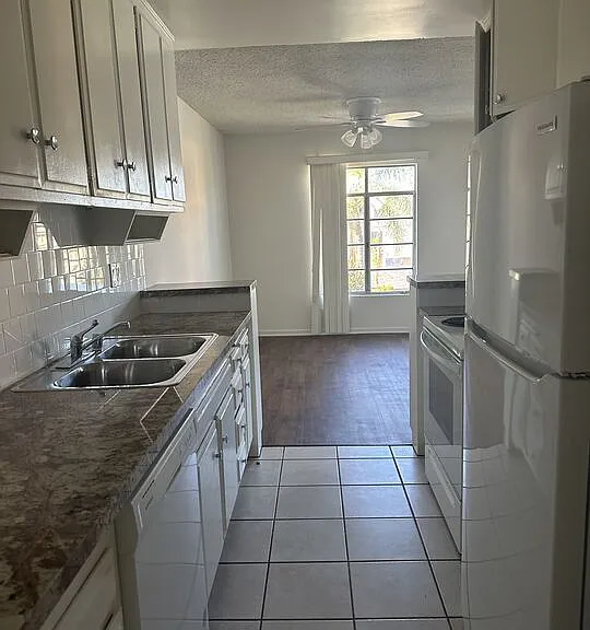 1420 S Oakhurst Dr #208 — Photo 6