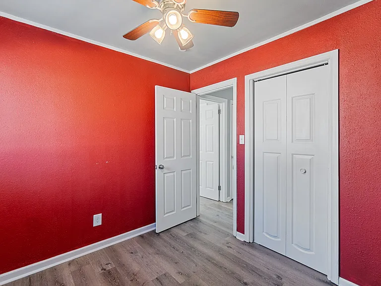 2249 Corbett Ave — Photo 18