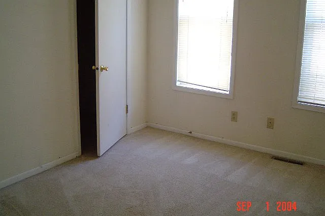 4 bed, 1.0 bath, 1440 sqft, $2,495 — Photo 4
