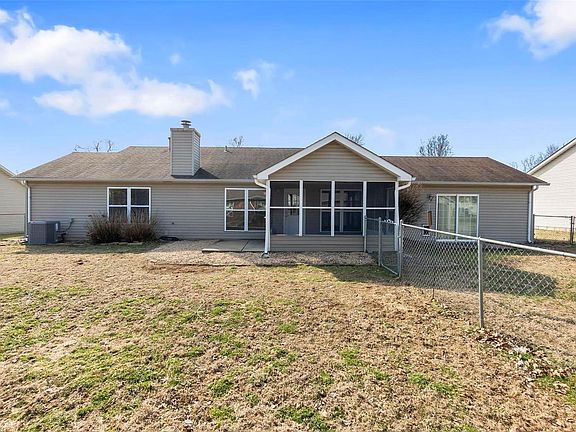 5th image of 3948 Granite Dr