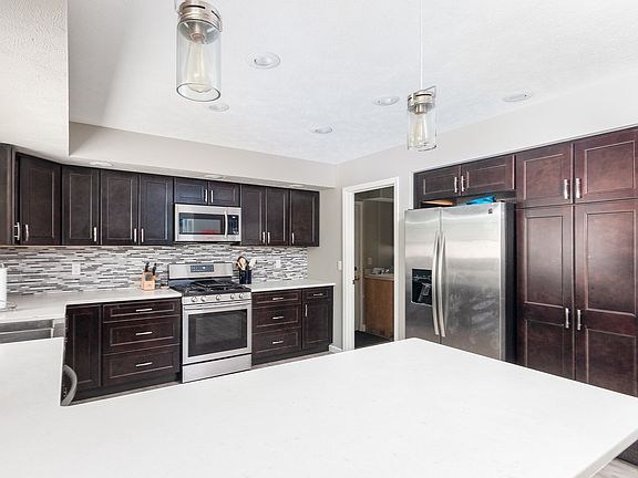 5th image of 51562 Renwick Ct