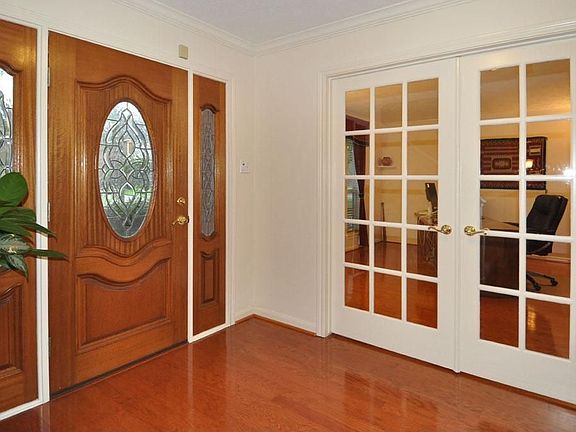4th image of 5927 Silent Oaks Dr