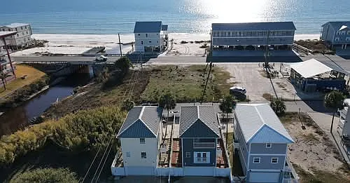 822 Oleander Ave — Photo 1