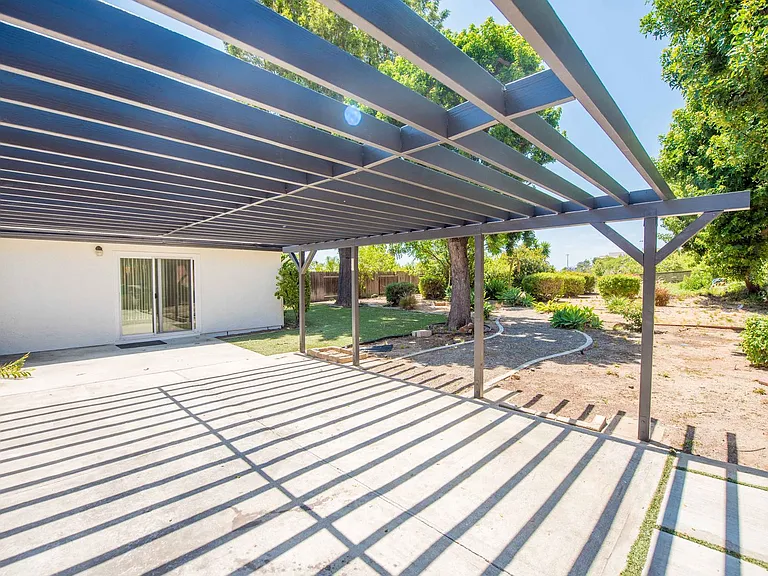 4395 Avenida De Las Flores — Photo 29