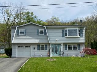 33 Lincoln Ave, Ogdensburg, NJ 07439