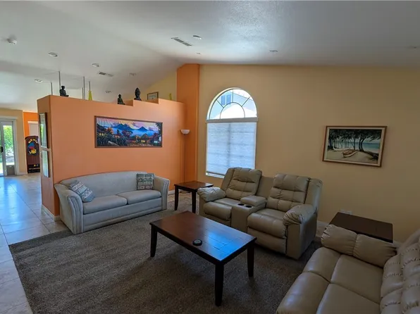 1061 Pikes Peak Ct, Sunrise Manor, NV 89110