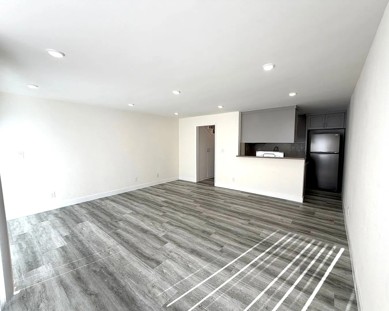 8140 Langdon Ave — Photo 2