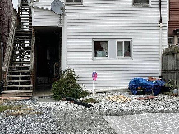 5th image of 32 S 3rd St APT 2