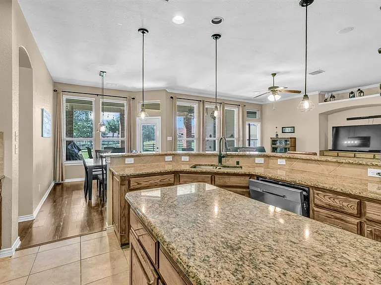Highland Dr — Photo 21