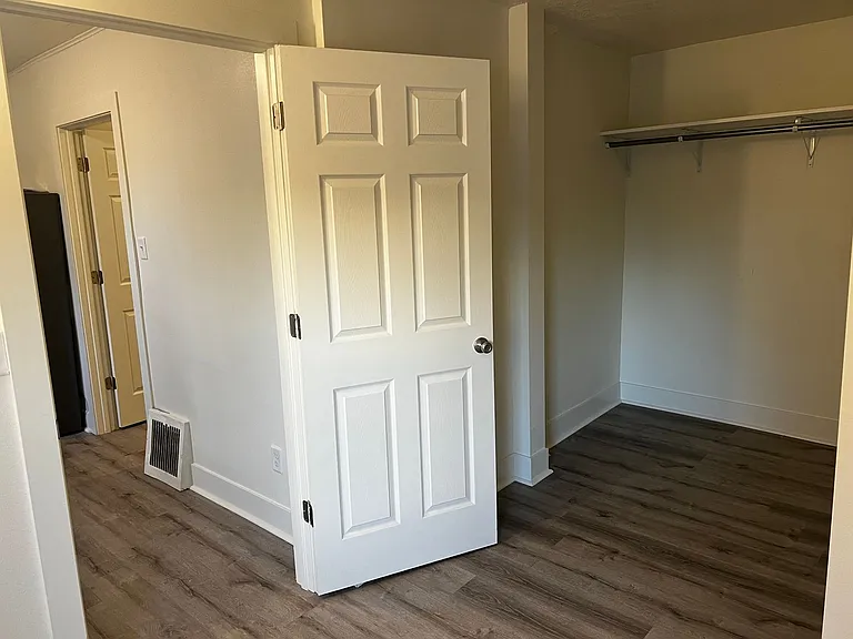 2223 Douglas St — Photo 18