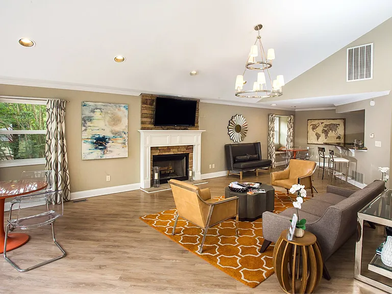 700 Riverchase Apartments — Photo 54