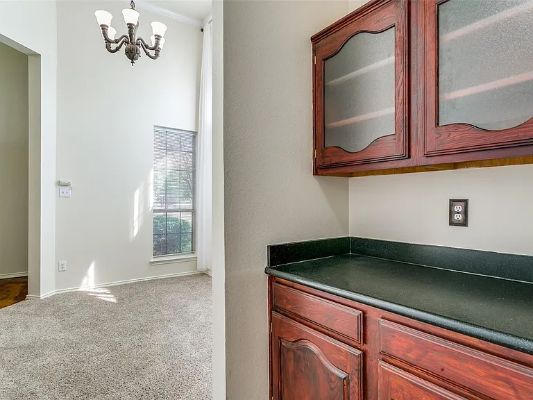 1649 Bennington Dr — Photo 16