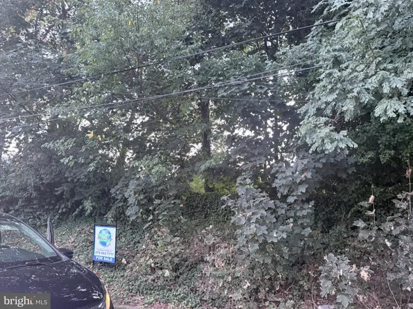 8004 Gilbert St, Philadelphia, PA 19150