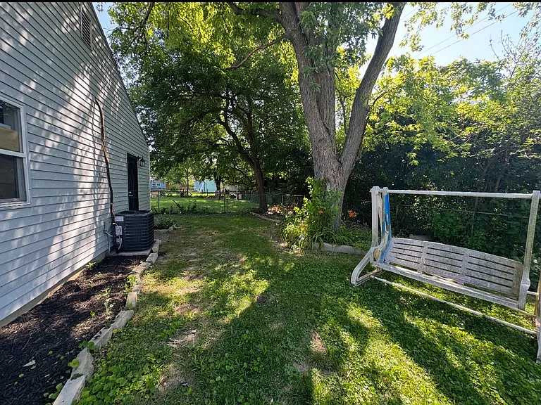 2155 N Catherwood Ave — Photo 3