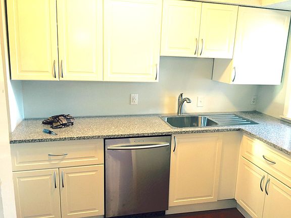 5th image of 1019 W 38th St APT 1E